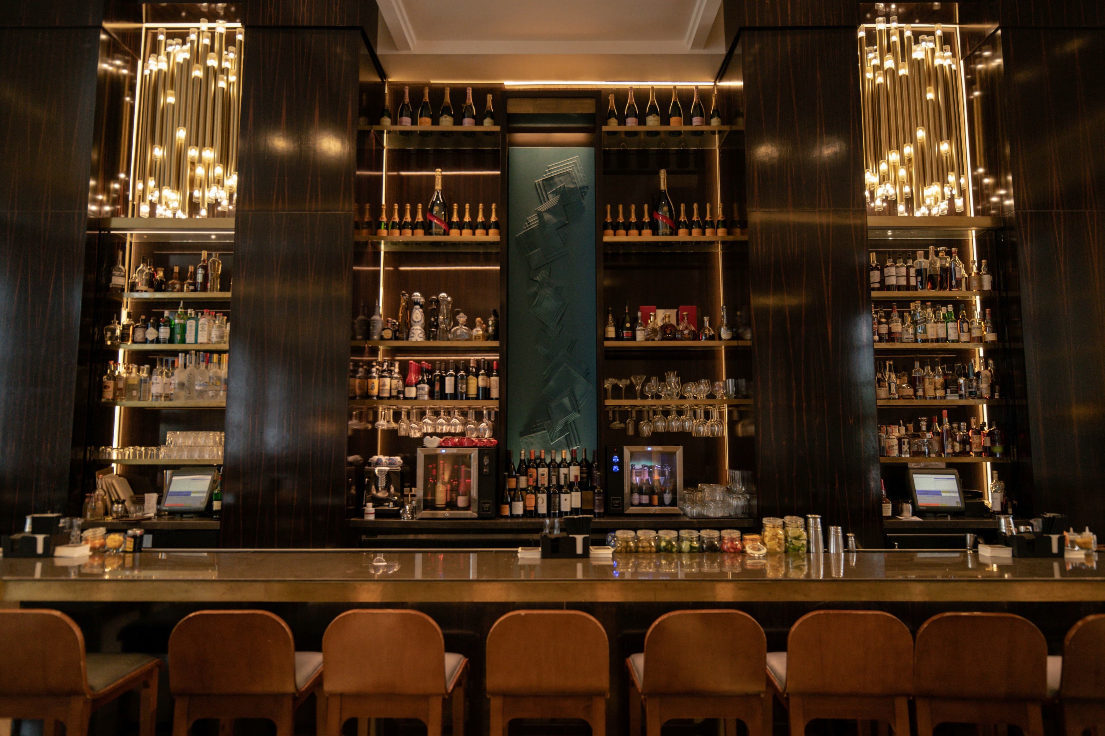 Bar & Lounge 1